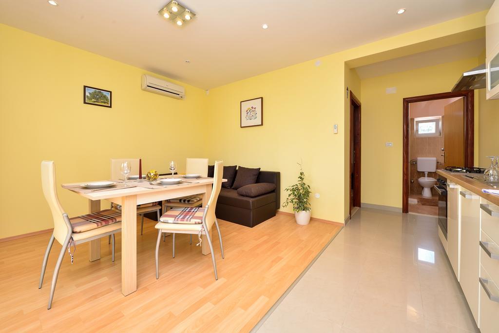 Apartments Mate Турань Экстерьер фото