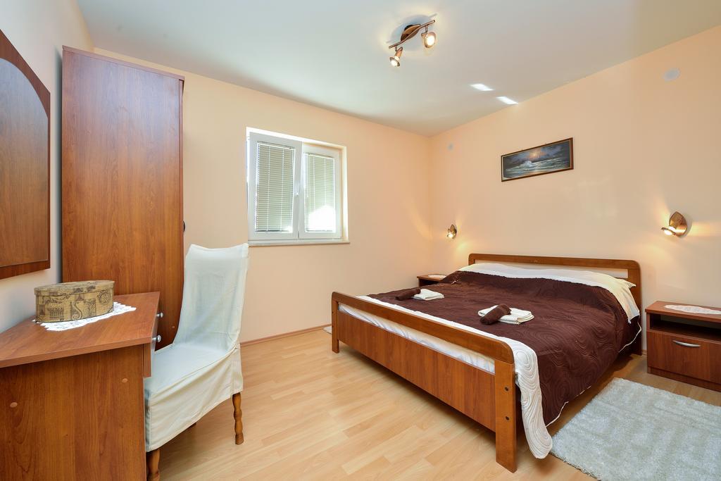 Apartments Mate Турань Экстерьер фото